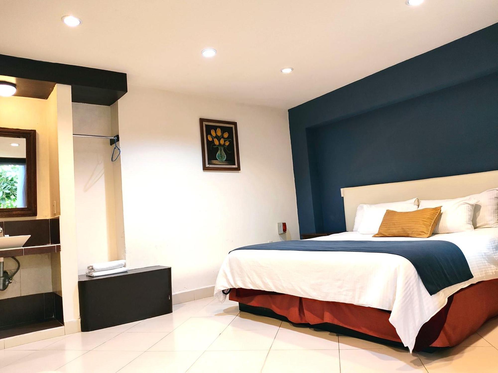 Hotel Jardines Del Centro Сан-Кристобаль-де-Ла-Касас Экстерьер фото